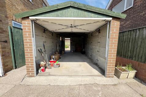 DETACHED GARAGE