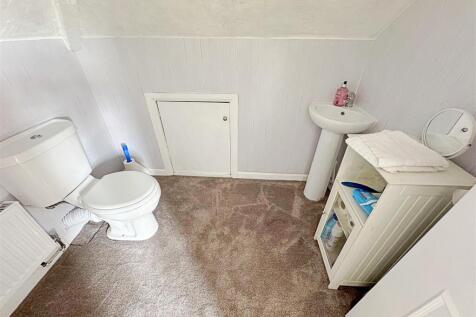 EN-SUITE WASH ROOM