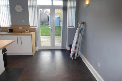 Kitchen / dining