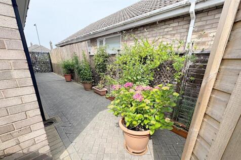SIDE GARDEN