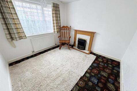 SITTING ROOM/BEDROOM 2
