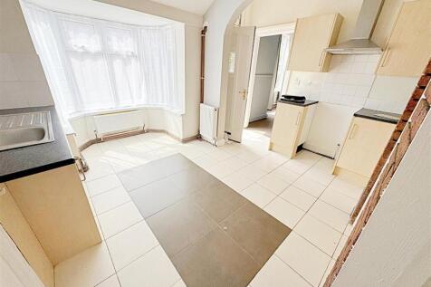 KITCHEN-BREAKFAST ROOM