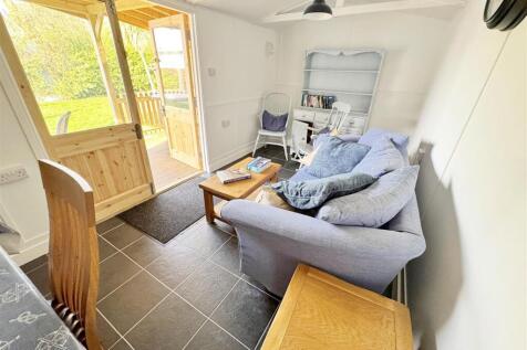 SUMMER HOUSE