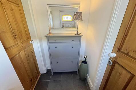 ENTRANCE PORCH