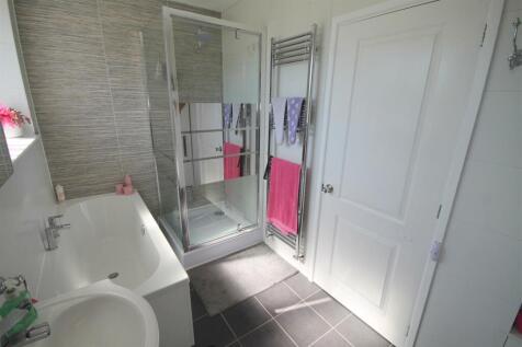 bathroom b.JPG