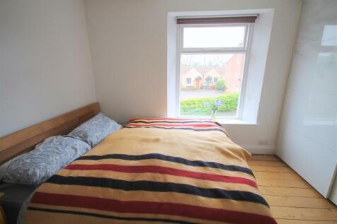TD Bedroom 1b.JPG