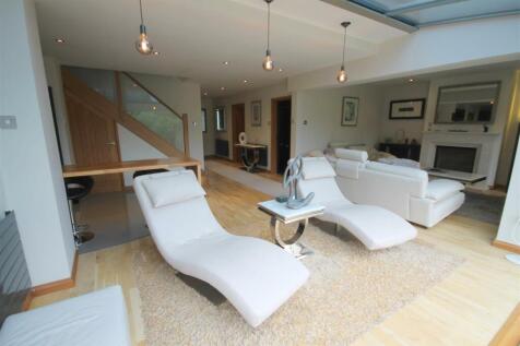 GB Living Area iv.JPG