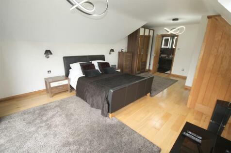 GB Bedroom 1 v.JPG