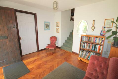 R Entrance Hall.JPG