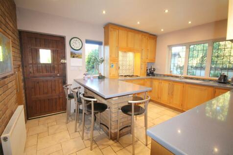R Kitchen 3.JPG