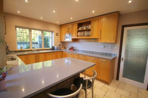 R Kitchen 2.JPG