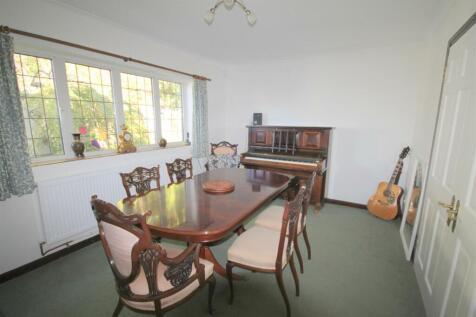 R Dining Room 2.JPG