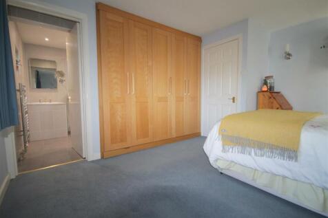 R Bedroom 2iii.JPG