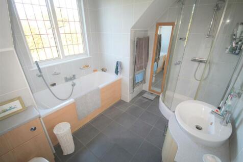 R Bathroom 2.JPG