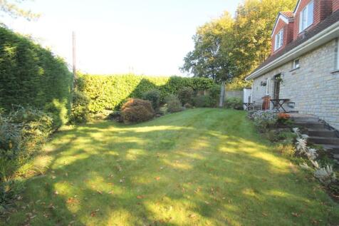 R Side Garden.JPG
