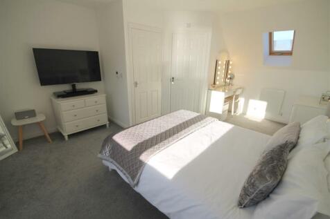 CB Bedroom 1ii.JPG