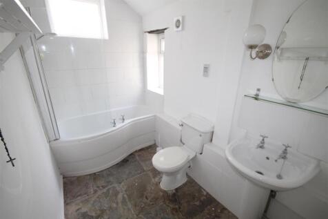 CS Bathroom i.JPG