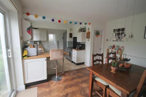 Kitchen2.JPG
