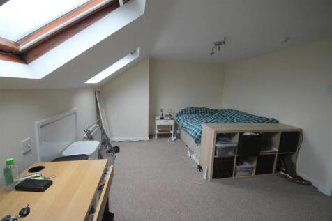 SR Bedroom e i.JPG