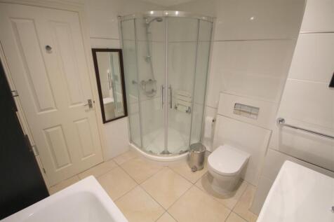MP Bathroom i.JPG