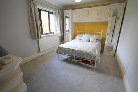 LO Bedroom b.JPG