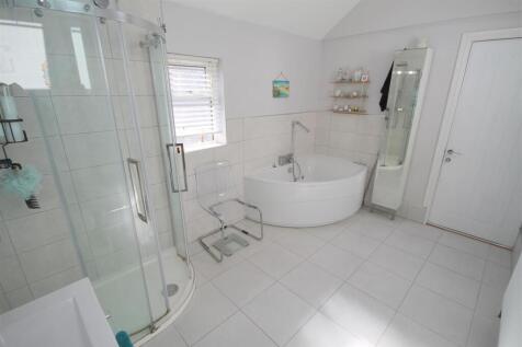 OR Bathroom i.JPG