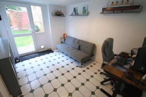 FC Study Play Room.JPG