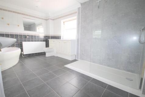 BATHROOM 1.JPG