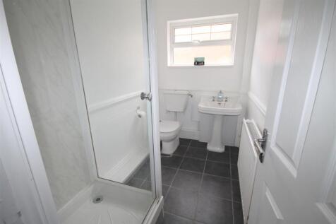 GF SHOWER ROOM.JPG