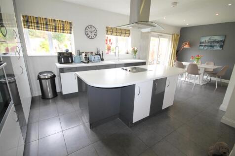 EL Kitchen ii.JPG