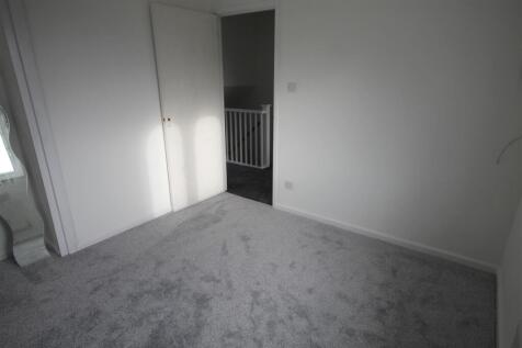 bedroom rear.JPG