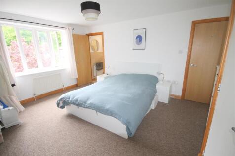 Bed 1i.JPG