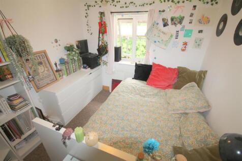 Bed 3i.JPG