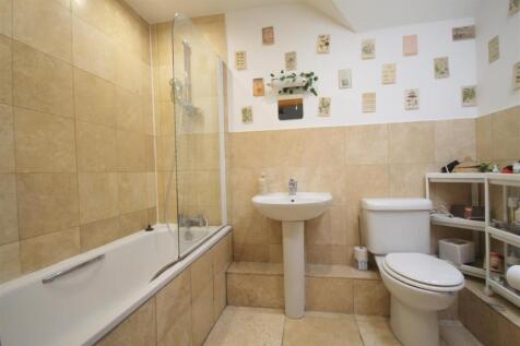 Bathroom.JPG