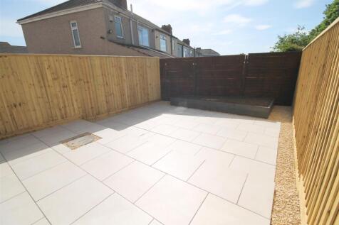 Flat 2 - garden.JPG