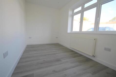 Flat 2 - bed 2.JPG