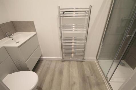 Flat 2 - shower room.JPG