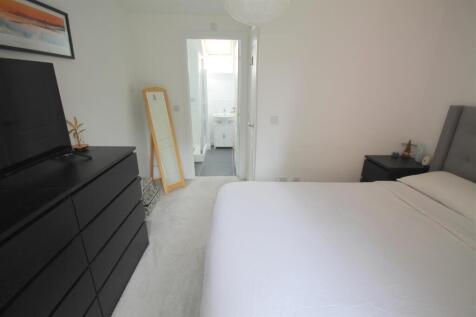JW Bedroom 1ii.JPG