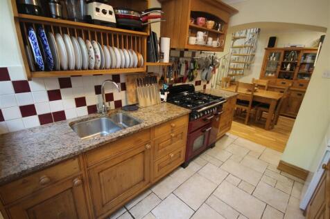 HL Kitchen i.JPG