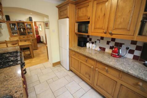 HL Kitchen ii.JPG