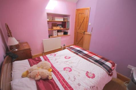 HL Bedroom 2 i.JPG