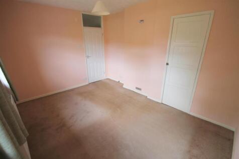 SR Bedroom 2ii.JPG