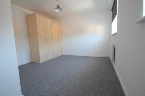 Bedroom 1.jpg