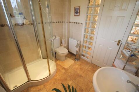 HR Ensuite i.JPG