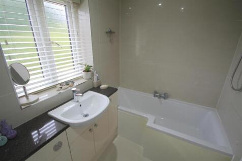 BHR Bathroom i.JPG
