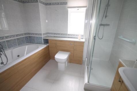 SH Bathroom i.JPG