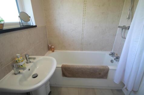 WR Bathroom i.JPG