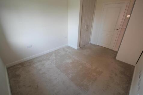 MR Bedroom i.JPG