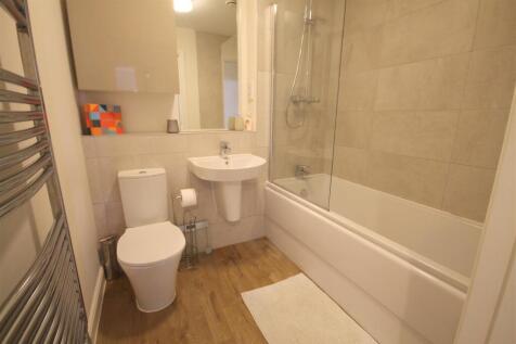 MR Bathroom.JPG