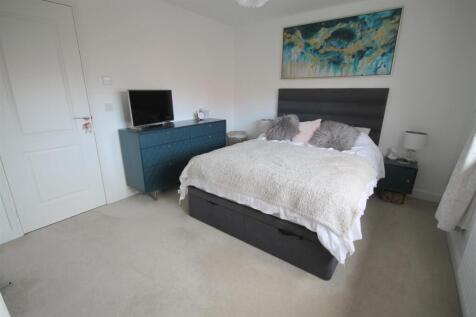 MR Bedroom 1.JPG